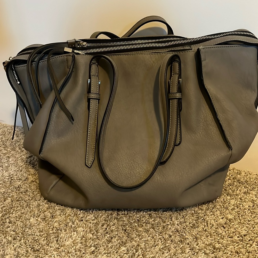 Urban Expressions Amherst Multi-Zip Tote